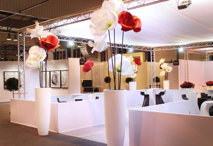 Décoration florale géante pour stand